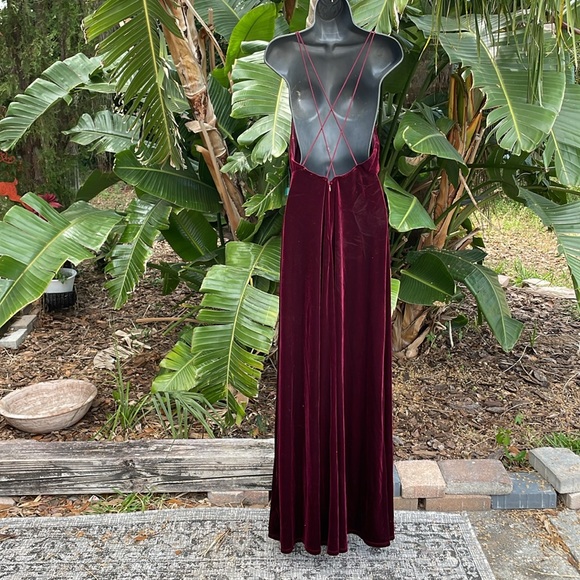 Velvet strap back maxi slipdress - Picture 4 of 7